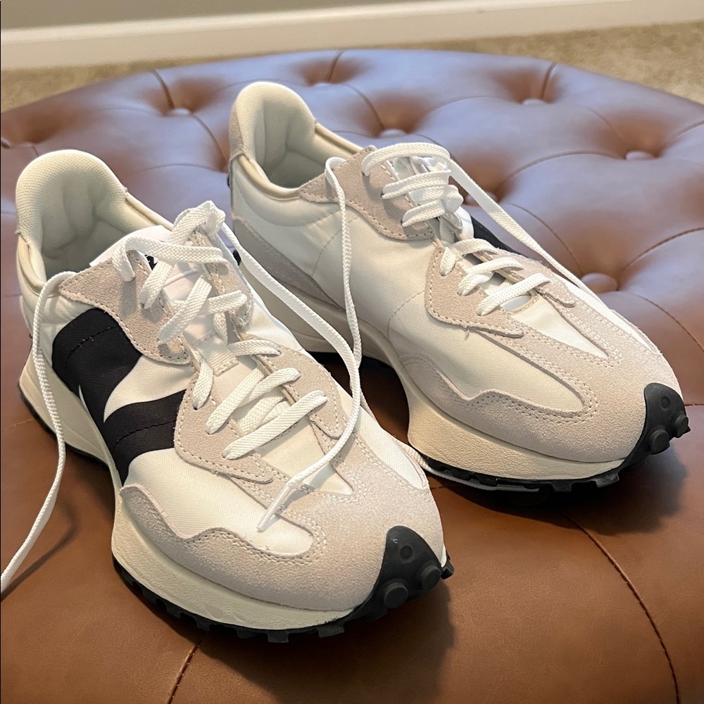 Women’s never worn New Balance sneaker size 10